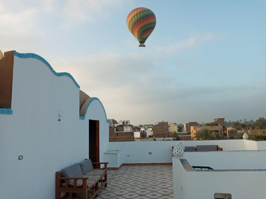 Sunshine House Vila Luksor Quarto foto